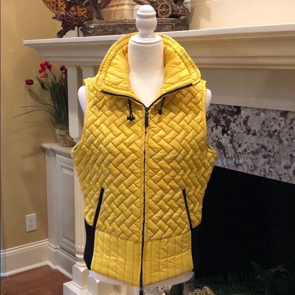 600 West Jackets & Blazers - 600 West Yellow Puffer Vest w/ Pockets Size M